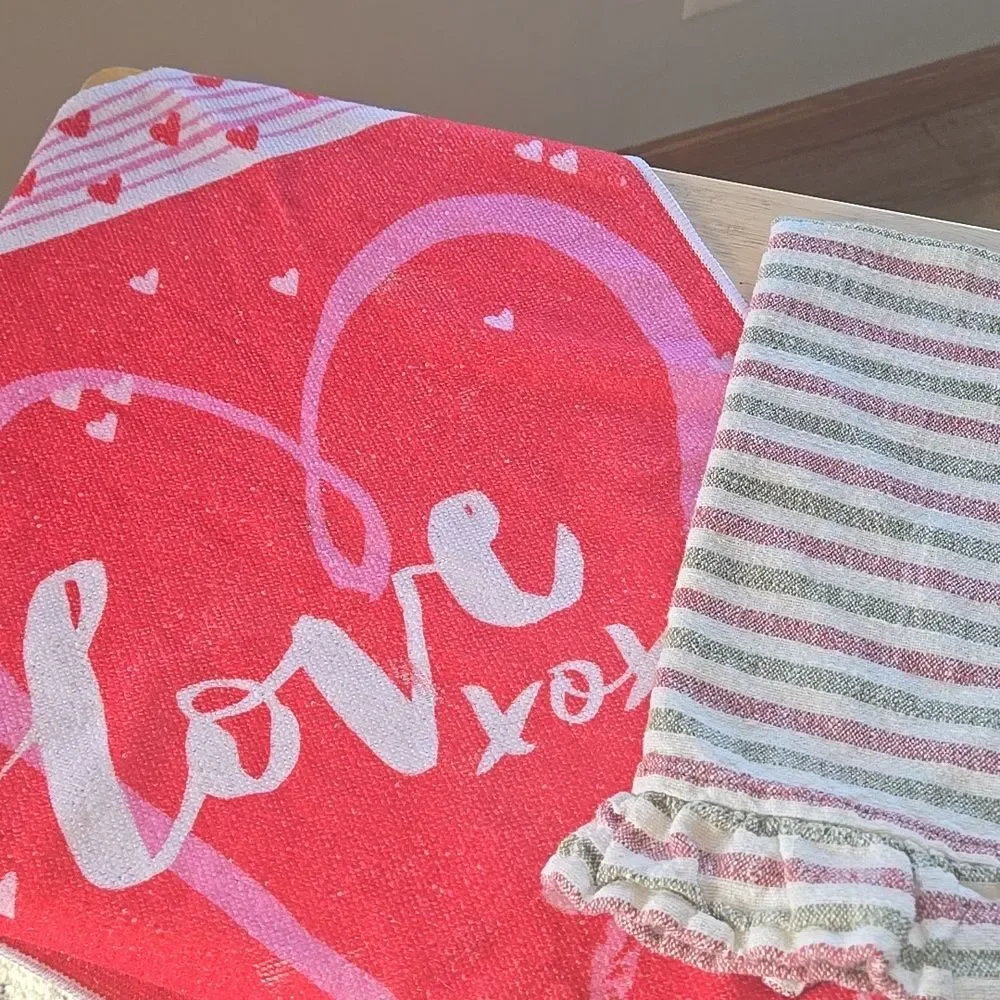 Red Love Heart Towel Set Bundle 2 Pc Holiday Hand Towels Kitchy